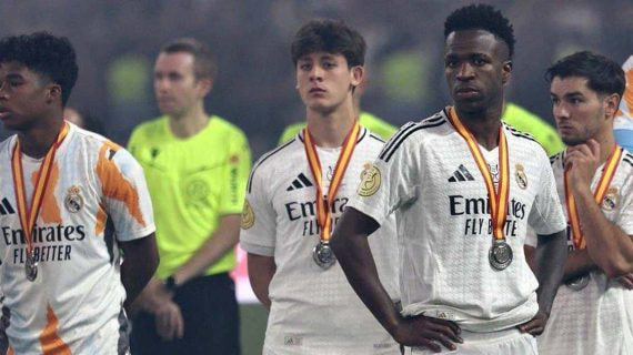 Los jugadores del Real Madrid, abatidos.