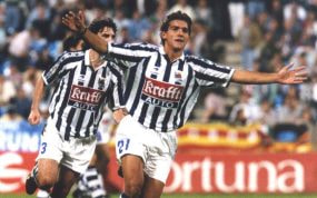 De Paula celebra un gol con la Real Sociedad.