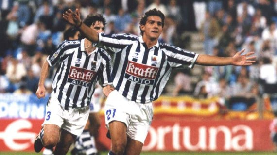 De Paula celebra un gol con la Real Sociedad.