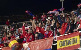 Aficionados de la Deportiva Minera en el Cartagonova.