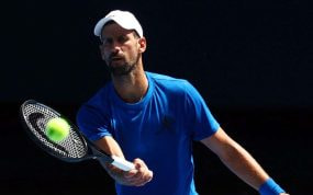 Novak Djokovic, durante un entrenamiento en el Open de Australia.