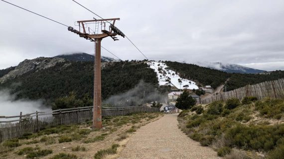 Así luce estos días la estación de esquí del Puerto de Navacerrada.