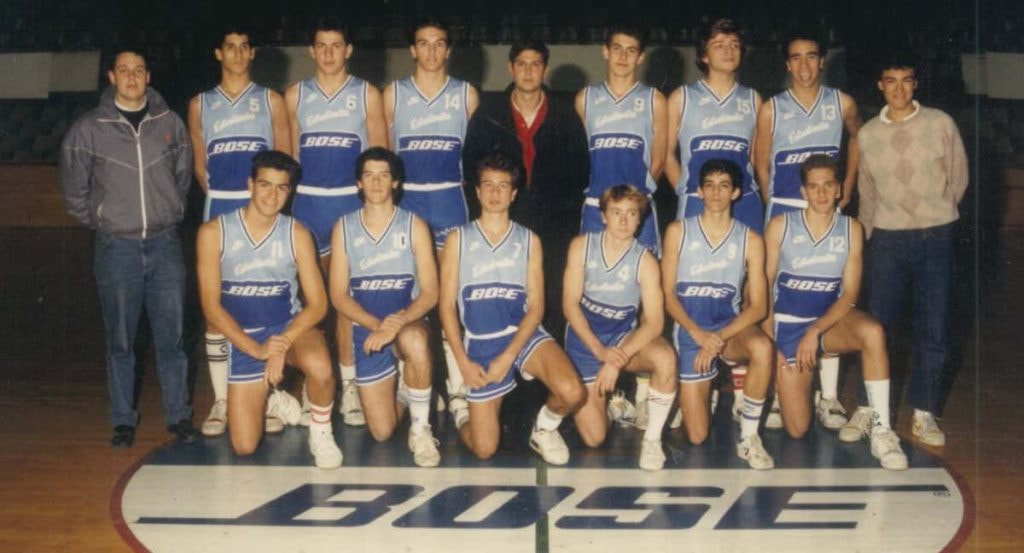Pedro Sánchez, abajo a la izquierda con el dorsal 11, junto al equipo juvenil del Estudiantes en la temporada 1988/89.