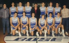 Pedro Sánchez, abajo a la izquierda con el dorsal 11, junto al equipo juvenil del Estudiantes en la temporada 1988/89.