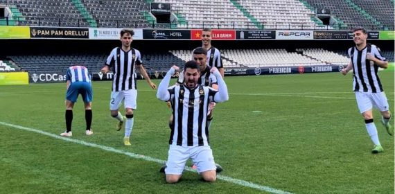 El influencer de Elda acumula más de un millón de seguidores en TikTok tras contar sus anécdotas como jugador de fútbol amateur.