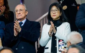 Florentino Pérez en el palco de Mestalla junto a Lay Hoon, presidenta del Valencia.