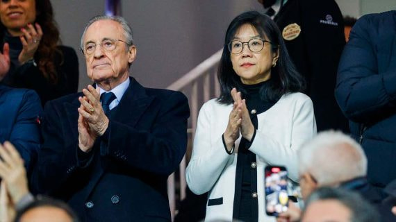 Florentino Pérez en el palco de Mestalla junto a Lay Hoon, presidenta del Valencia.