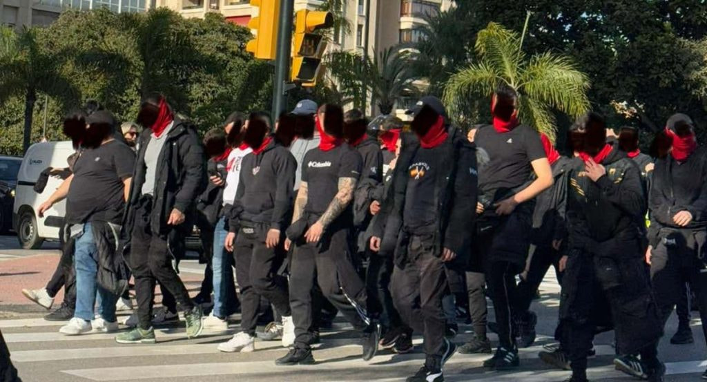 El Frente Atlético por las calles de Málaga.
