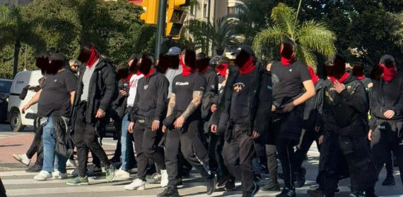 El Frente Atlético por las calles de Málaga.
