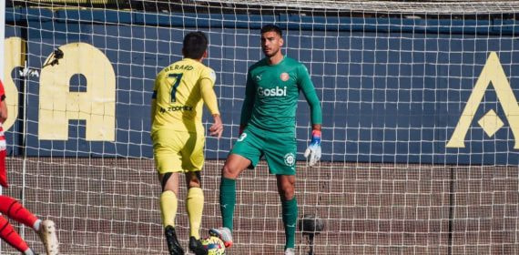 Gazzaniga en el campo del Villarreal.