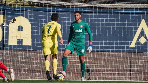 Gazzaniga en el campo del Villarreal.