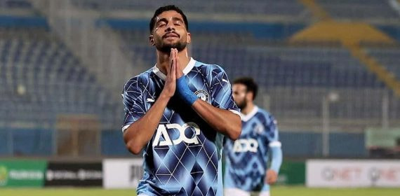 Ibrahim Adel celebra un gol con el Pyramids FC.