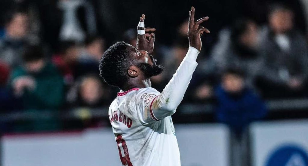 Iheanacho celebra un gol con el Sevilla en Copa.