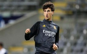 Jacobo Ramón entrenando con el primer equipo del Real Madrid.