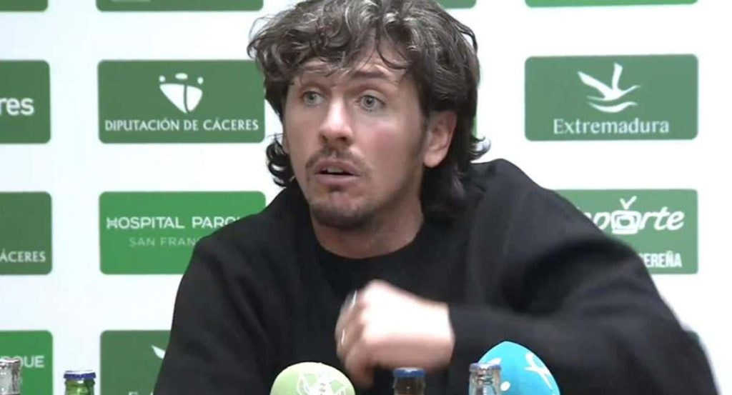 Javi Poves en una rueda de prensa.