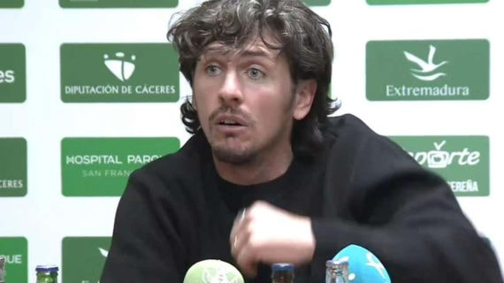 Javi Poves en una rueda de prensa.