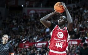 Jilson Bango, esta temporada en un partido con el Casademont Zaragoza.