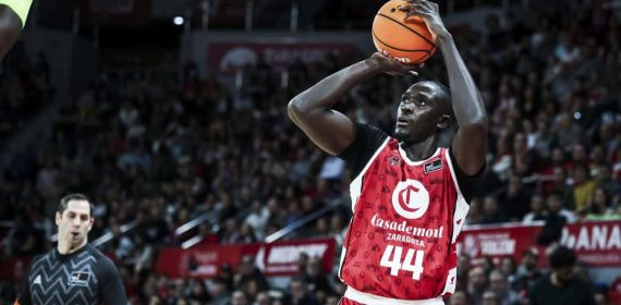 Jilson Bango, esta temporada en un partido con el Casademont Zaragoza.