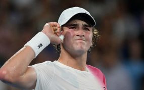 Joao Fonseca tras derrotar a Andrey Rublev en el Open de Australia 2025.