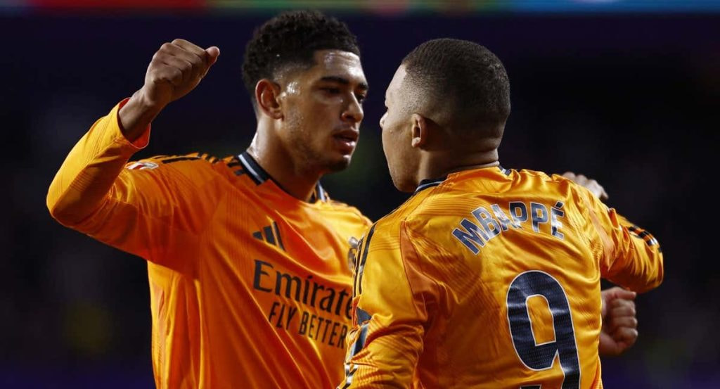 Bellingham felicita a Mbappé por su primer gol en Valladolid.