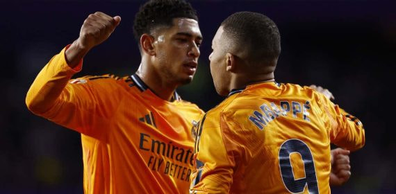 Bellingham felicita a Mbappé por su primer gol en Valladolid.