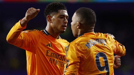 Bellingham felicita a Mbappé por su primer gol en Valladolid.