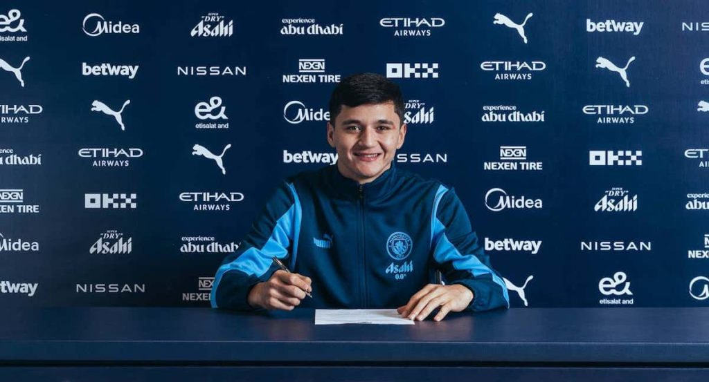 El Manchester City rompe el mercado por Khusanov, el gigante uzbeko que le costó 100.000 euros al Lens