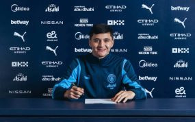 El Manchester City rompe el mercado por Khusanov, el gigante uzbeko que le costó 100.000 euros al Lens