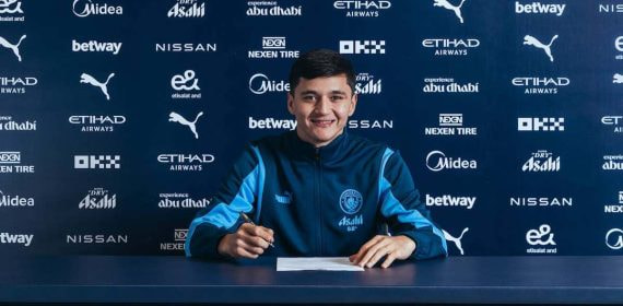 El Manchester City rompe el mercado por Khusanov, el gigante uzbeko que le costó 100.000 euros al Lens