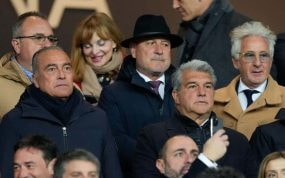 Laporta y Yuste en el palco de Montjuïc.
