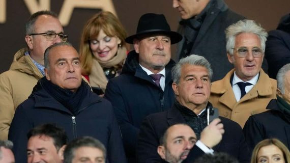 Laporta y Yuste en el palco de Montjuïc.