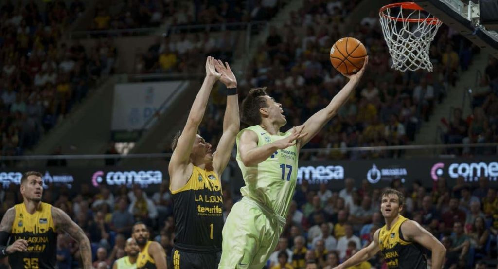 Un partido de la Liga ACB 2024/25 entre el Barça y el Laguna Tenerife.