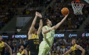 Un partido de la Liga ACB 2024/25 entre el Barça y el Laguna Tenerife.