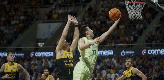 Un partido de la Liga ACB 2024/25 entre el Barça y el Laguna Tenerife.