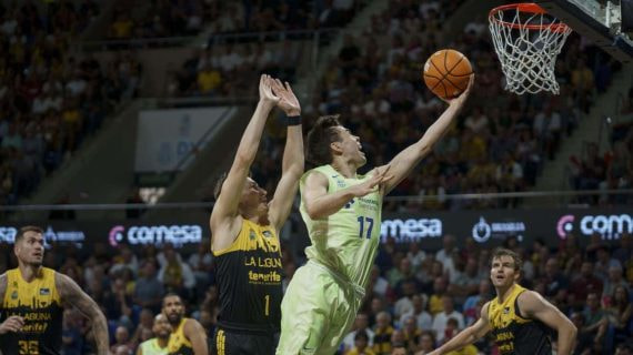 Un partido de la Liga ACB 2024/25 entre el Barça y el Laguna Tenerife.