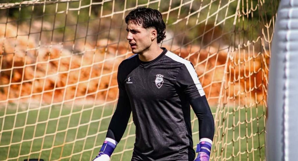 Lucas Cañizares, entrenando con Farense.