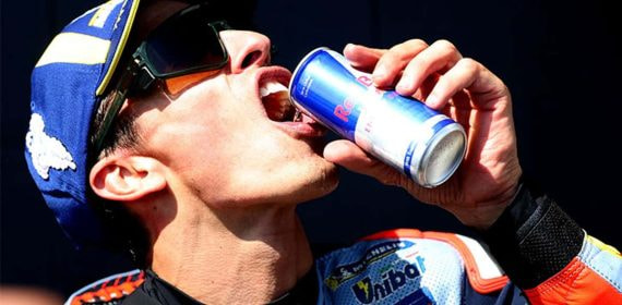 Marc Márquez con un Red Bull.