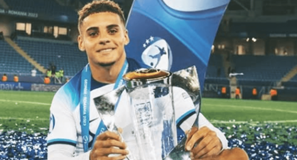 Max Aarons tras ganar el Europeo sub-21.