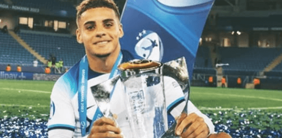 Max Aarons tras ganar el Europeo sub-21.