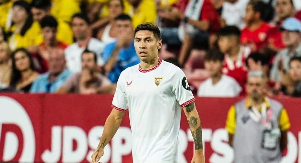 Montiel durante un partido con el Sevilla.