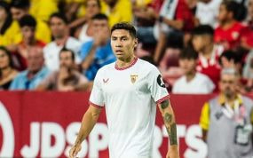 Montiel durante un partido con el Sevilla.