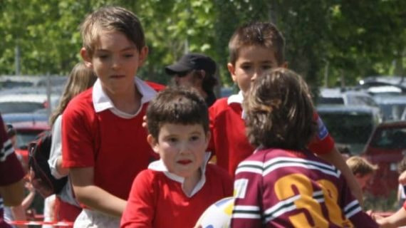 Niños del CDA y Alcobendas jugando.