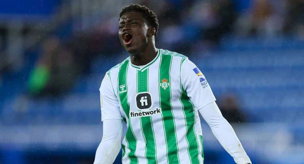 Nobel Mendy, en un partido del Betis.