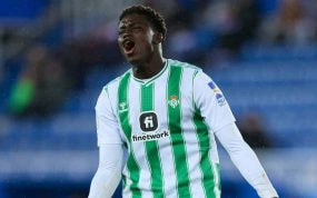Nobel Mendy, en un partido del Betis.