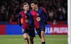 Pedri celebra el gol que le marcó al Atlético.