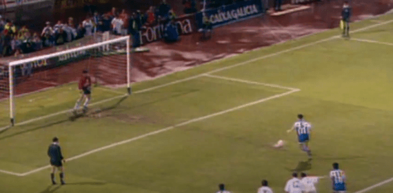 Djukic lanzando el penalti que le hizo perder la liga al Depor.