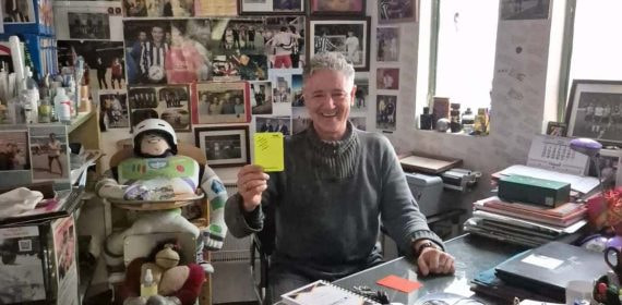 Rafa Guerrero, mítico linier de los años 90 y conserje desde hace 34 años del Colegio Trepalio de León.