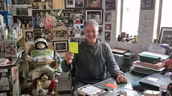 Rafa Guerrero, mítico linier de los años 90 y conserje desde hace 34 años del Colegio Trepalio de León.