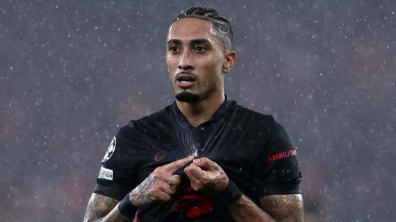 Raphinha marcó un doblete ante el Benfica.