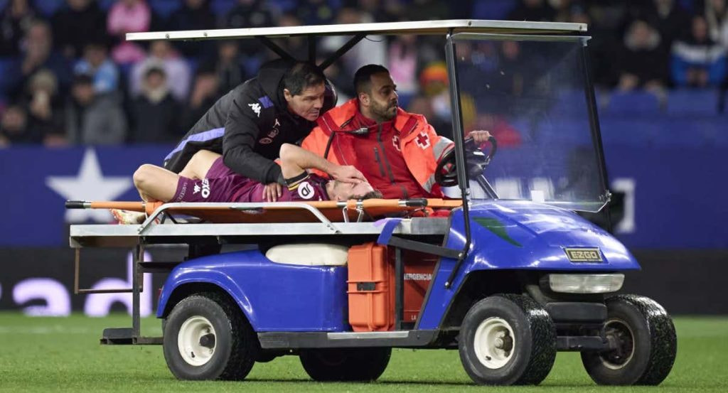 Raúl Moro, el viernes, abandonan el 'cochecito' el RCDE Stadium en el Espanyol-Valladolid.